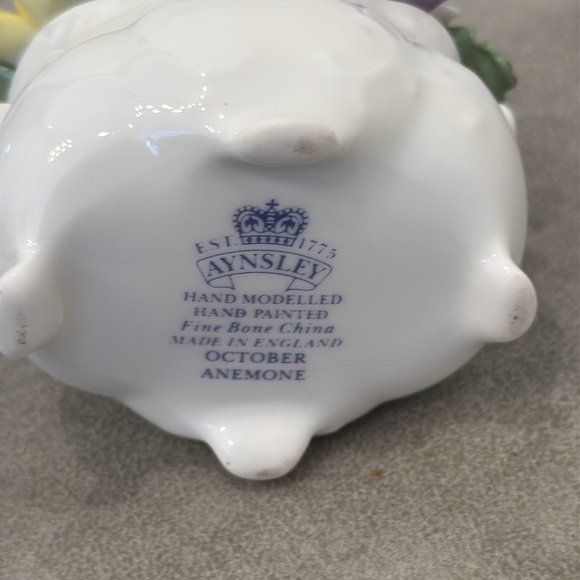 Aynsley Flower Bouquet Figurine Hand Modelled Fine Bone China ~Beautiful - Picture 3 of 8
